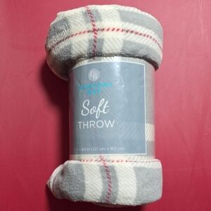 Comfort Bay Gray and White Plaid Soft Throw